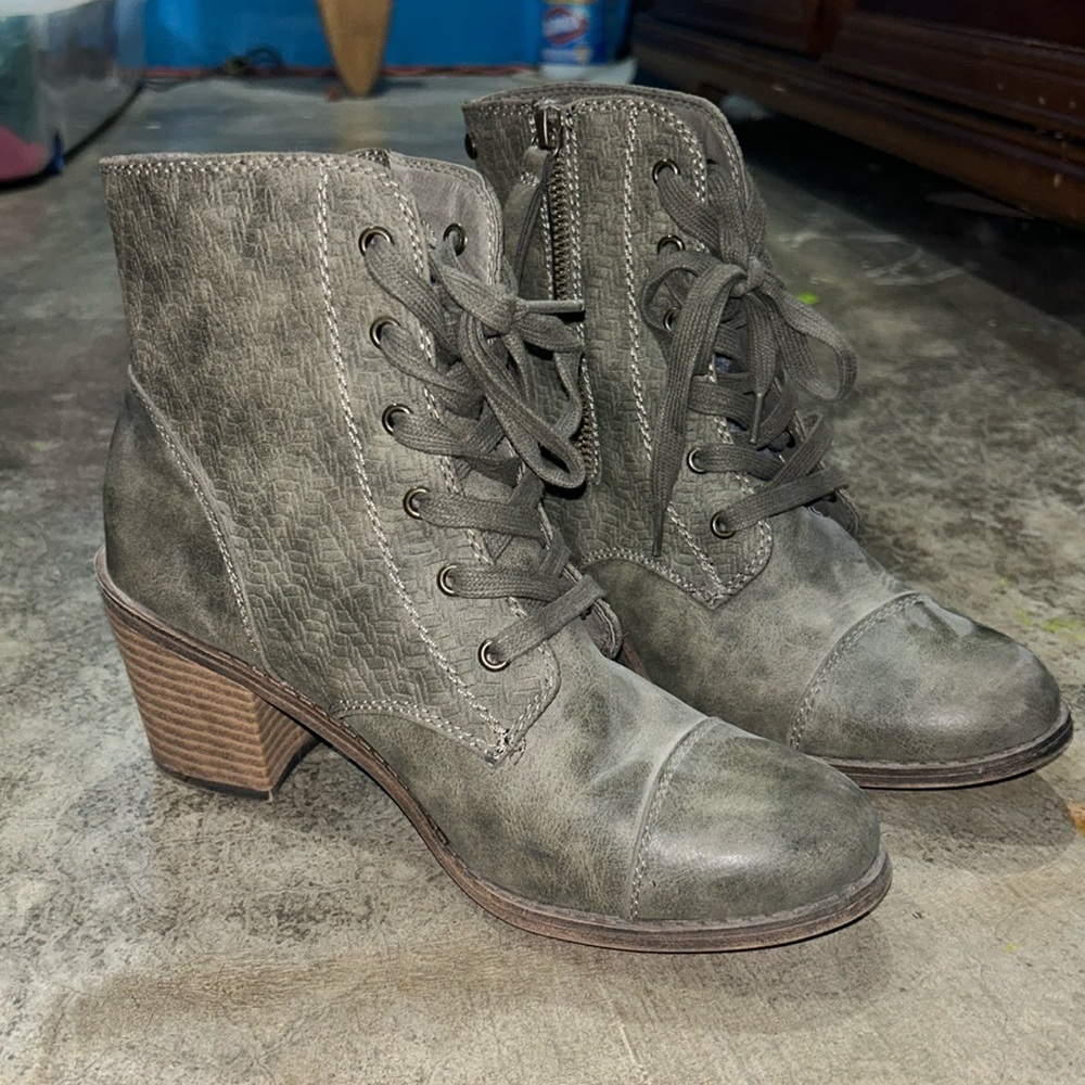 Ankle boots